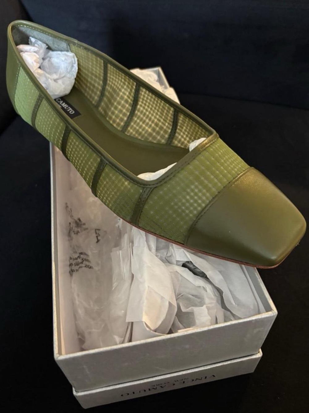 VINCE CAMUTO Flats